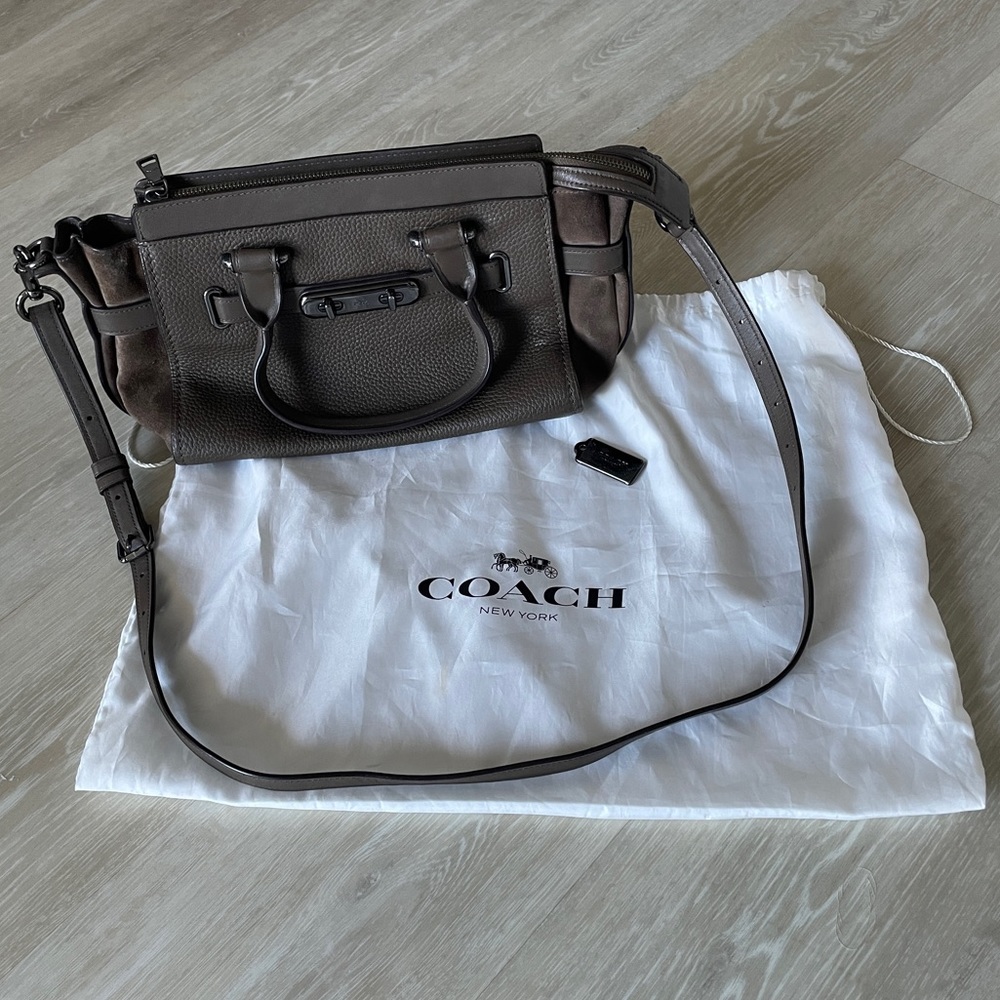 Coach 12117 Swagger Bag with dust bag
